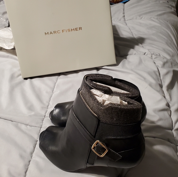 Marc Fisher. Leather Black booties Open toe size 91/2 W - Picture 3 of 10